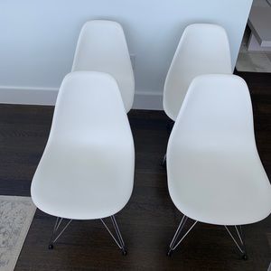 Classic Eames molded plastic side chair.